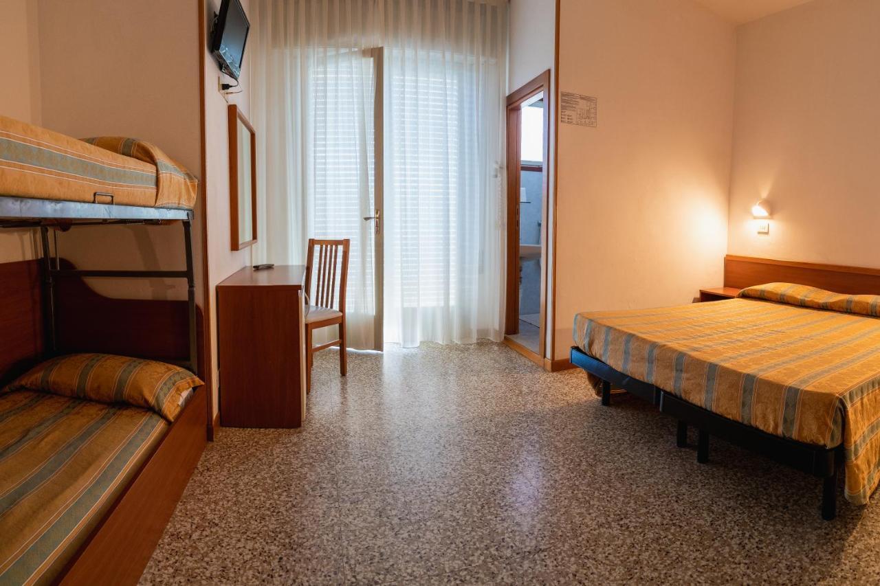 Hotel Happy Милано Мартима Екстериор снимка