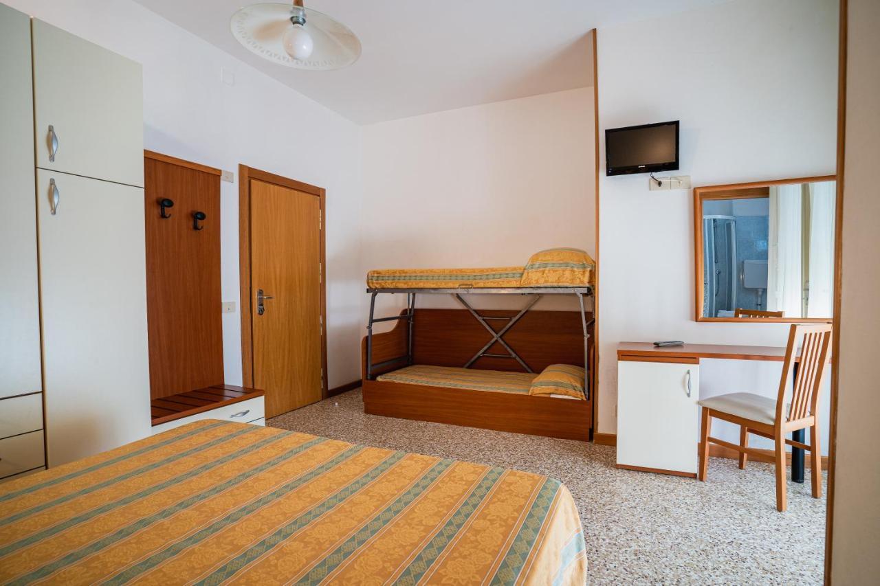 Hotel Happy Милано Мартима Екстериор снимка